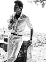 组图：陆毅鲍蕾海岛大片执手拥抱幸福