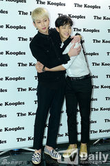 组图：BEAST李起光龙俊亨潮装出席时尚活动