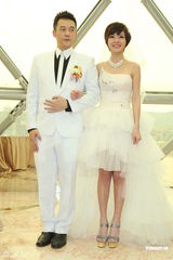 组图：歌手阿BEN闪婚现场热吻 罗志祥江美琪祝贺