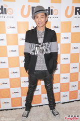 组图：杜德伟看吴君如裸胸哗然 不怕跟宝宝代沟