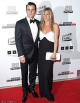 组图：安妮斯顿与未婚夫童年照明星范儿十足