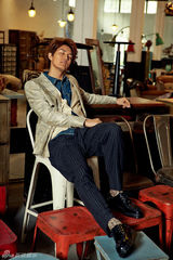 组图：吴克羣封面大片曝光 演绎音乐诗人