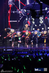 组图：韩新团B.A.P举办Showcase 前辈Secret助阵