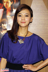 组图：陈意涵出席活动自嘲金马红毯礼服尺度小