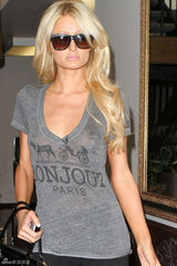 高清组图：帕丽斯-希尔顿不穿内衣 大胆透视装