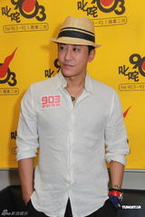 组图：毛宁称感情受祝福 尊重伴侣不张扬