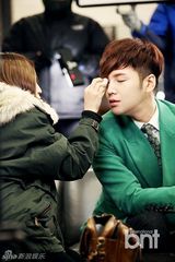 组图：张根硕IU《漂亮男人》幕后照独家揭秘