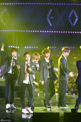 独家高清：GD胜利EXO等唱响StayG演唱会