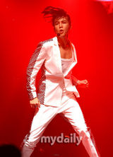 幻灯图：张根锡首尔举行粉丝见面会气氛火爆