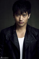 组图：高云翔新写真展硬朗气质