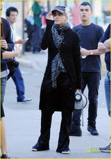 组图：麦当娜《W.E》片场风风火火大喇叭吼不停