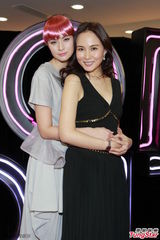 组图：女模ANA R带男友见家长 暂不考虑结婚