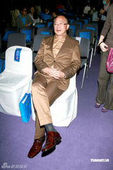 幻灯图：鲍起静坦言对新剧十分期待 新剧即将开拍