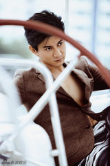 组图：吴奇隆阳光写真感悟生活真谛