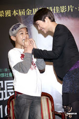 组图：毕晓海送郝蕾“第五张画” 祝“妈妈”骑金马