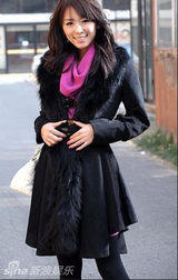  幻灯图：“山寨林志玲”与真身难辨 贡米为其颁奖