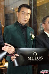 组图：梁家辉沪上吸金 私下被彭于晏叫“爹地”