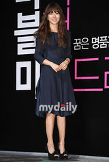 组图：尹恩惠露背装亮相 朴寒星车艺莲宣传新片