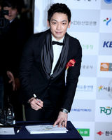 高清图：少女时代等出席首尔文化艺术大奖颁奖典礼