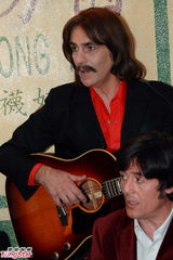 组图：复刻披头士演唱会香港举行 街头忙宣传