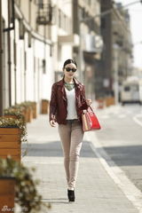 组图：袁姗姗时尚街拍尽显王者气质