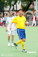 幻灯图：郭富城黄日华陈百祥等举行球赛纪念尹志强