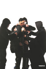 组图：余文乐坦言《不是明星》 拍摄MV受虐再施虐