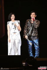 周杰伦介怀被燕姿夺第一次 与邓丽君隔空对唱