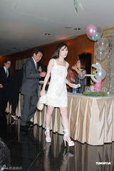 高清图：李嘉欣为儿子JAYDEN开百日宴