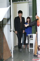 组图：汪东城当人体模特 模仿蒙娜丽莎惟妙惟肖