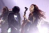 组图：陈绮贞香港演唱会化身天使 “展翅”高歌