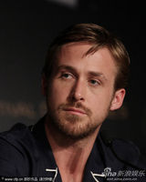 高清图：《亡命驾驶》发布会 高斯林潮范“睡衣”