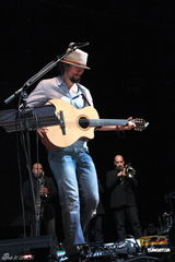 组图：杰森玛耶兹香港开唱 演唱会座无虚席