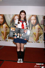 幻灯图：黄晓明绯闻女友校服装扮 清纯似张柏芝