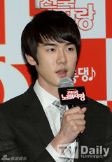 组图：《全国歌唱比赛》试映 柳贤京低胸露身材