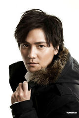 幻灯图：丁子峻做慈善毫不懈怠 亲力亲为成艺人标榜