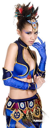 幻灯图：周秀娜性感代言网游 献出三个“第一次”