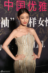 姚晨露背装秀性感 范冰冰否认收婚戒称自备(图)