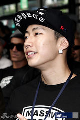 组图：朴宰范出席韩国街舞大赛记者招待会