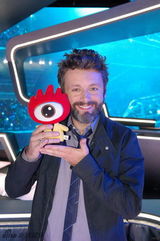 高清图：动漫展专访迈克尔-辛 和小浪亲密接触