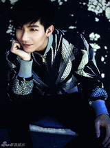 组图：陈楚生登杂志封面 展摇滚型男魅力