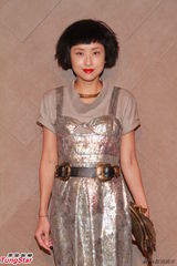 组图：张曼玉避谈绯闻 容祖儿何韵诗见面不合照