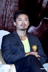 幻灯：《叶问前传》造势 黄奕忙宣传不受离婚影响