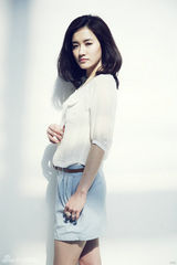 组图：邢宇菲自然系写真 纯净清爽真我本色