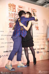 组图：林忆莲获最佳国语女歌手 常石磊代领