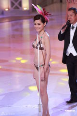 组图：港姐总决选  众佳丽性感泳装亮相