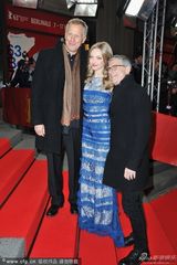 组图：《拉芙莱斯》首映 女星阿曼达蓝裙展风情