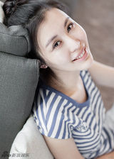 组图：田朴珺首曝清新生活照 笑容温暖眉眼妩媚