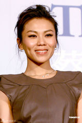 组图：蔡健雅三月开唱那英站台 两人台上跳舞