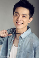 组图：刘智扬阳光写真笑容温暖直击人心